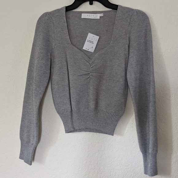 COPY - ASTR cropped sweetheart Top Long Sleeve NWT grey - Picture 1 of 6